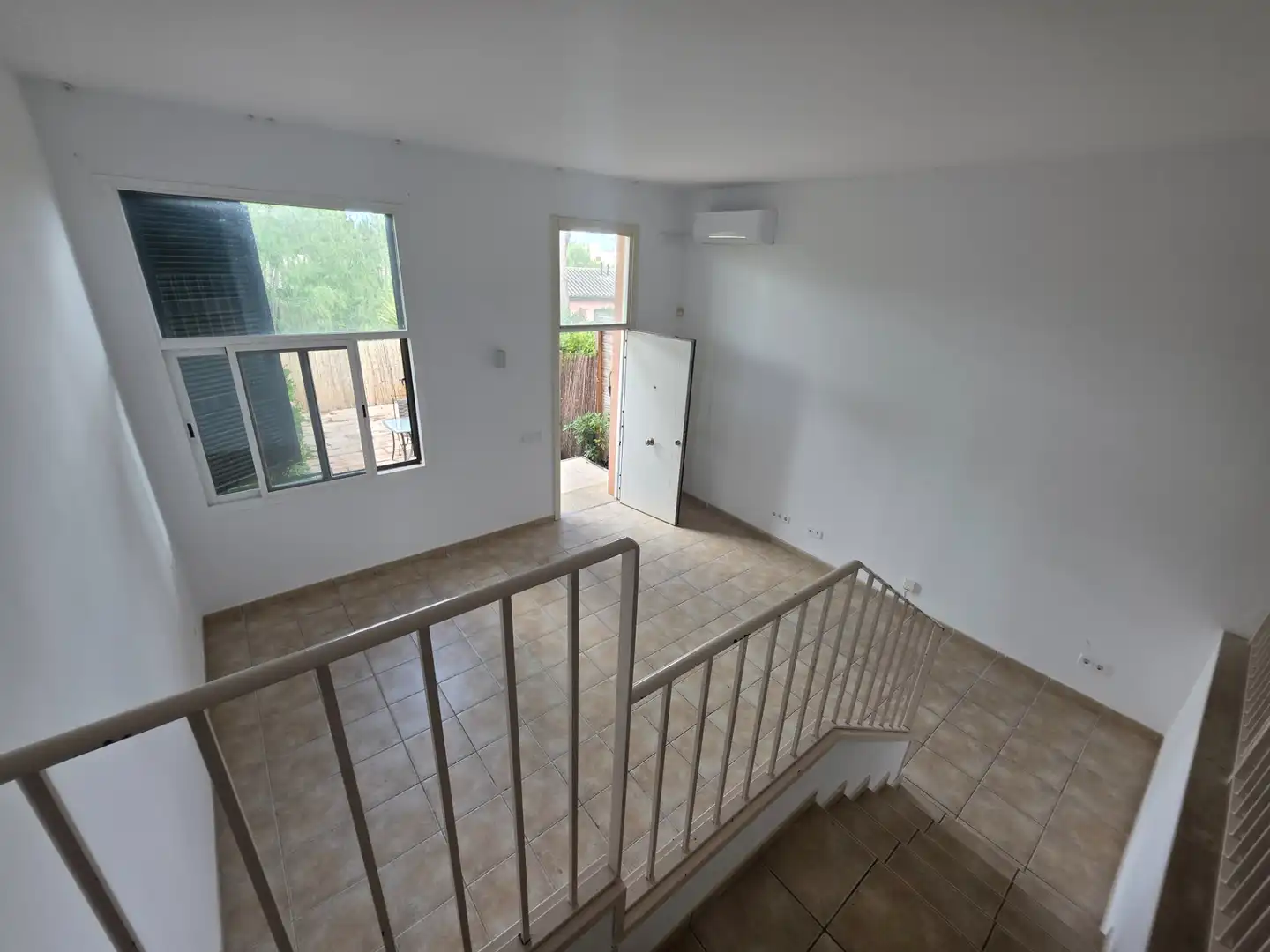 Einfamilien-Reihenhaus zum Verkauf in Calvià mit Klimaanlage, Heizung und Privatgarten