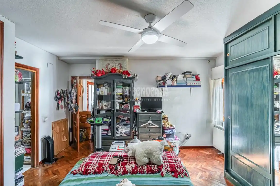 Habitación de Piso en venta en Madrid con Parquet y Balcón