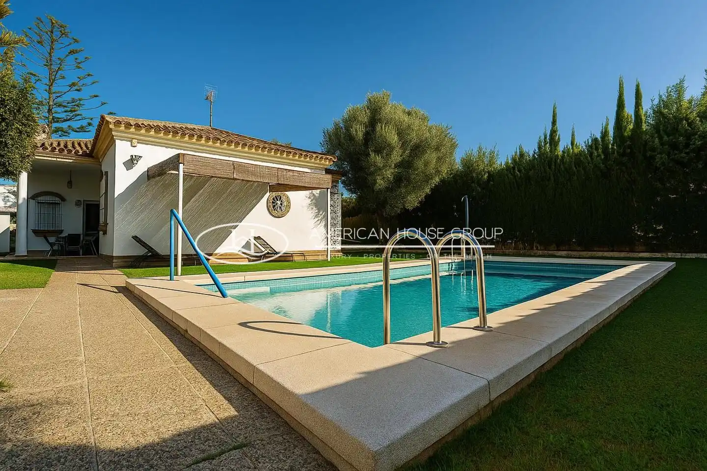 Swimming pool of Houses for sale in Chiclana de la Frontera