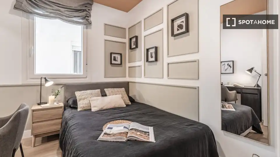Schlafzimmer von Wohnung zur Miete in Madrid mit Klimaanlage, Heizung und Möbliert