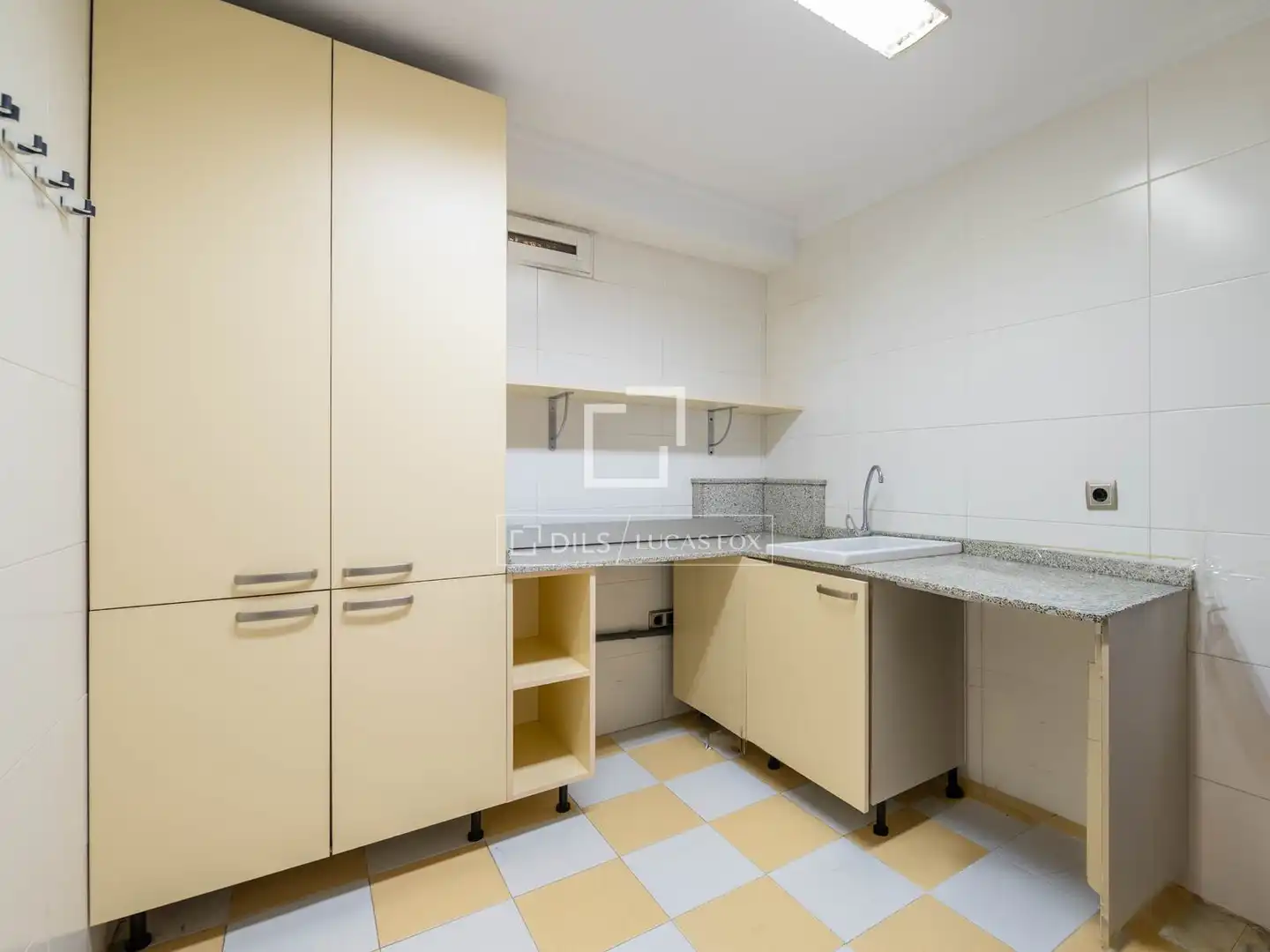 Cuina de Casa o xalet en venda en Madrid amb Aire condicionat, Calefacció i Jardí privat