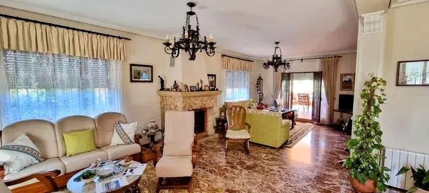 Sala d'estar de Casa o xalet en venda en  Córdoba Capital amb Aire condicionat, Calefacció i Jardí privat