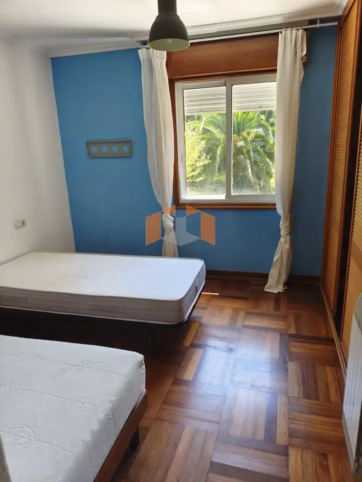 Habitación de Casa o chalet en venta en Vigo  con Calefacción, Jardín privado y Parquet