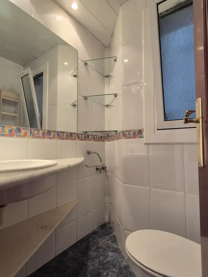 Baño de Piso en venta en Barcelona con Calefacción, Horno y Balcón
