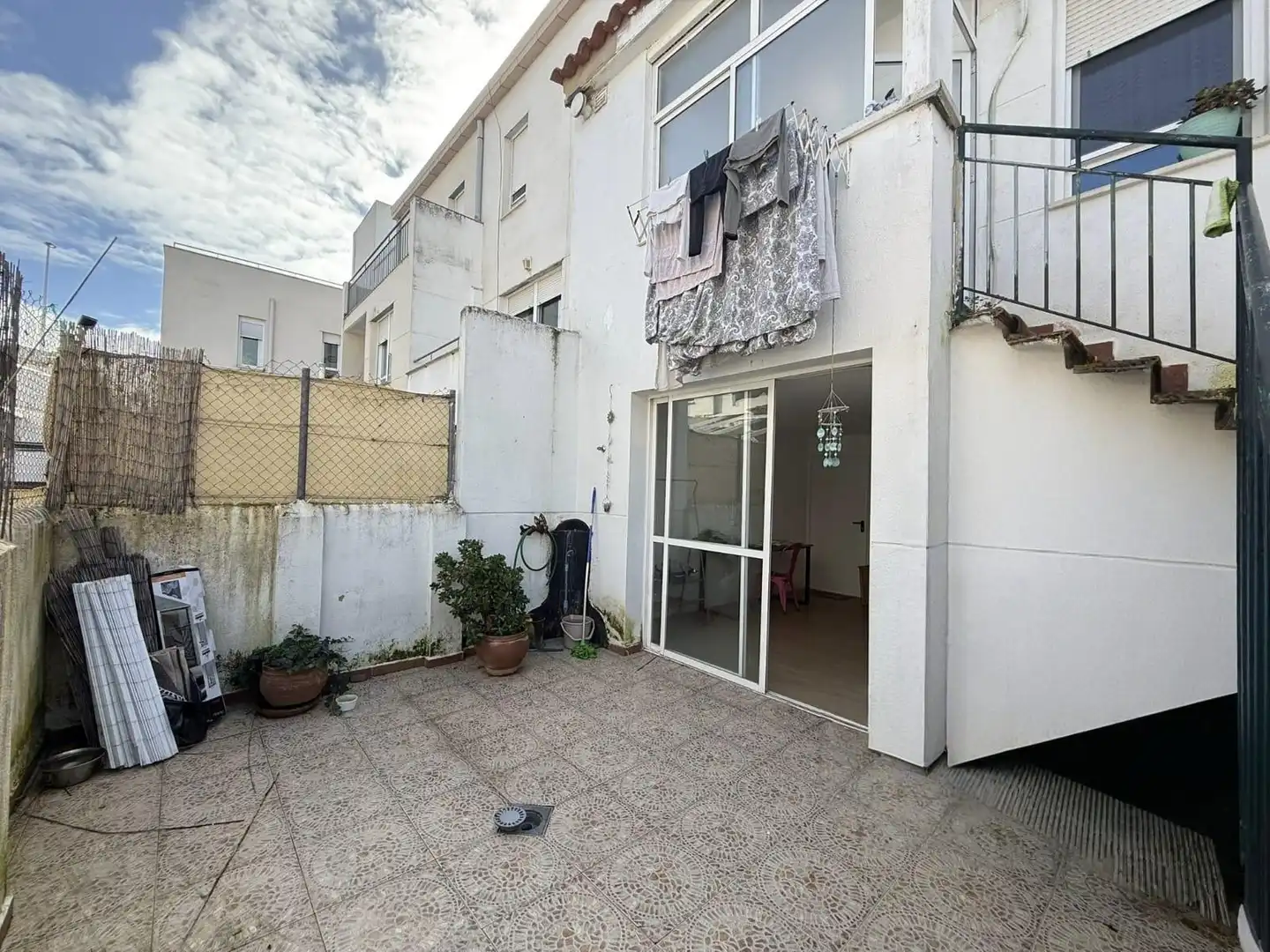 Außenansicht von Einfamilien-Reihenhaus zum Verkauf in Mérida mit Klimaanlage, Heizung und Terrasse