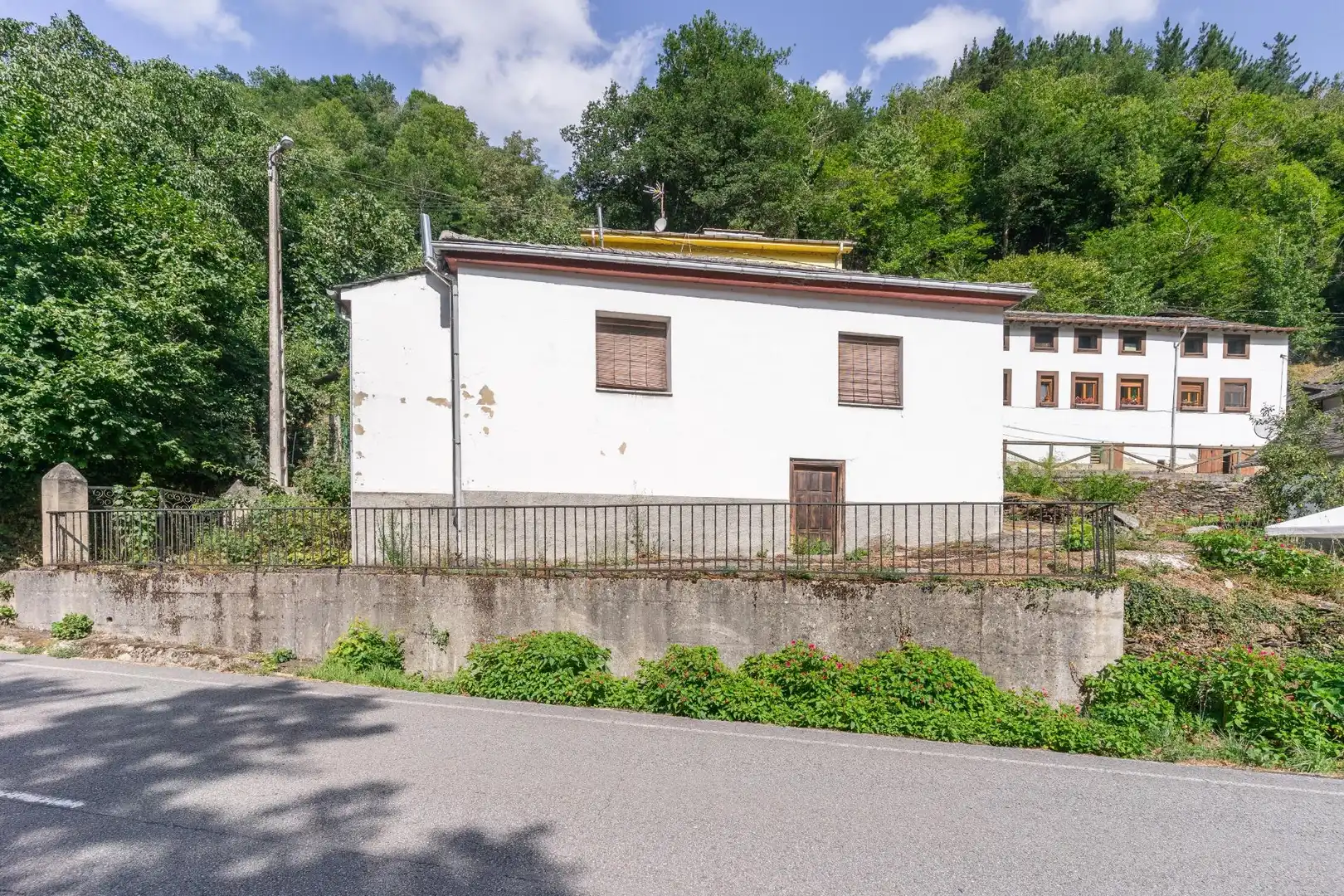 Vista exterior de Finca rústica en venda en Cangas del Narcea amb Calefacció i Traster