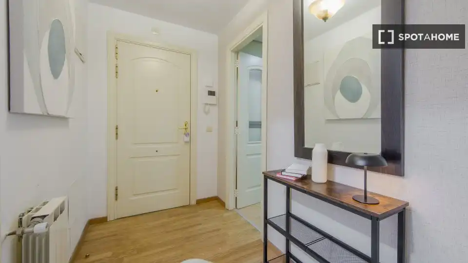 Flat for rent in Madrid  with Air Conditioner, Heating and Furnished