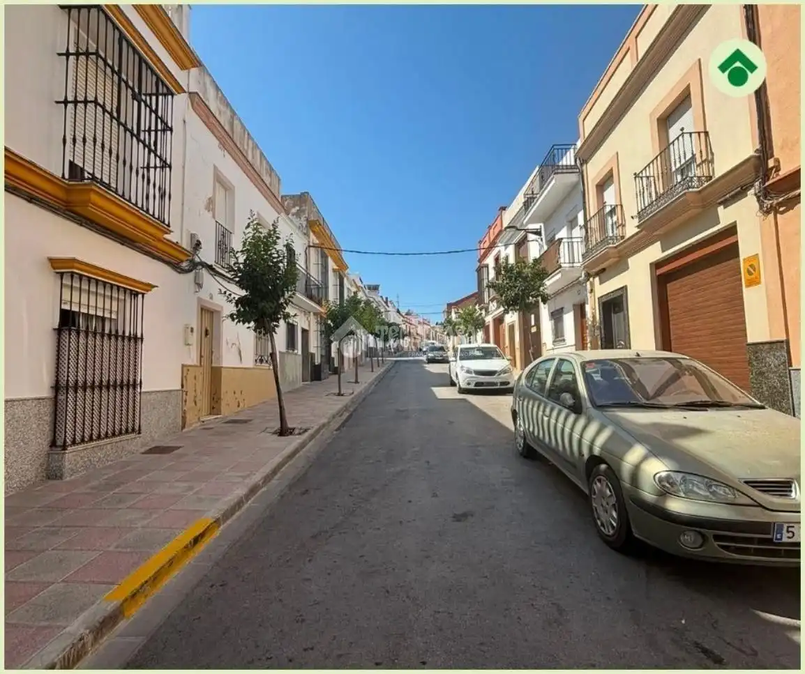 Vista exterior de Casa o xalet en venda en Las Cabezas de San Juan amb Terrassa