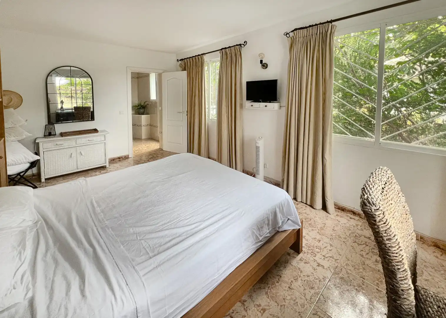Habitación de Casa o chalet en venta en Benahavís con Aire acondicionado, Jardín privado y Terraza