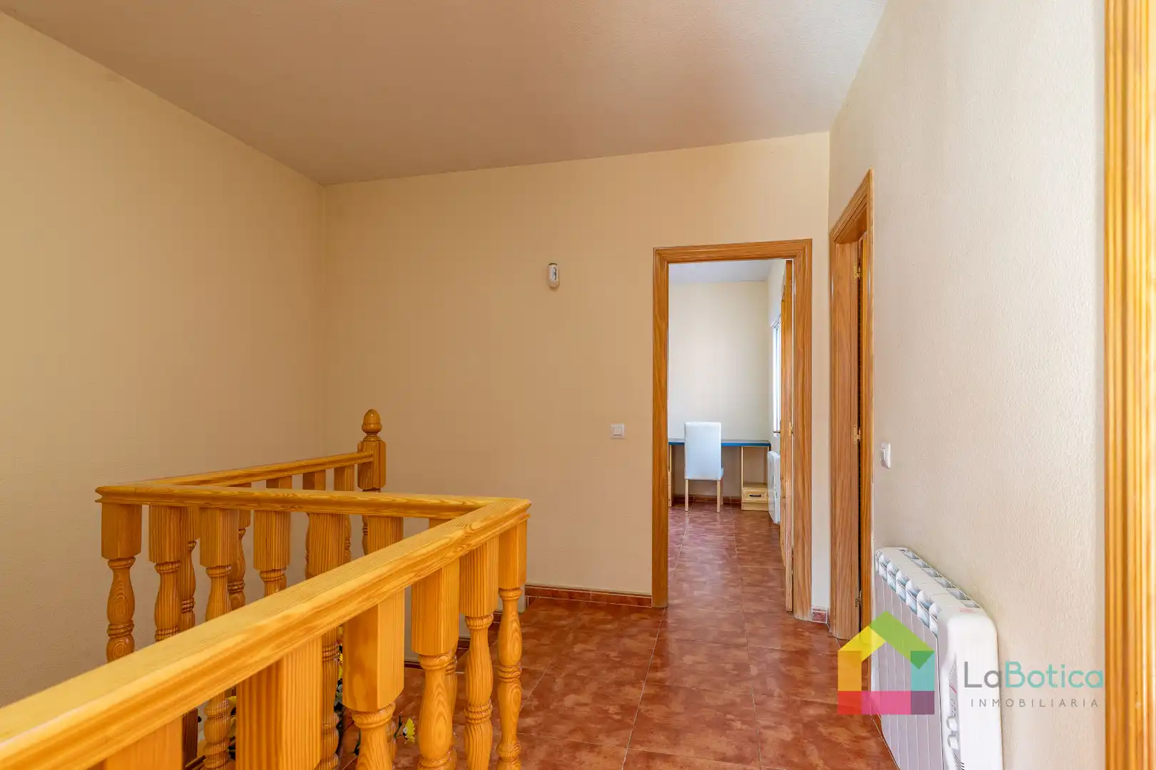 Casa adosada en venta en Carmena con Calefacción