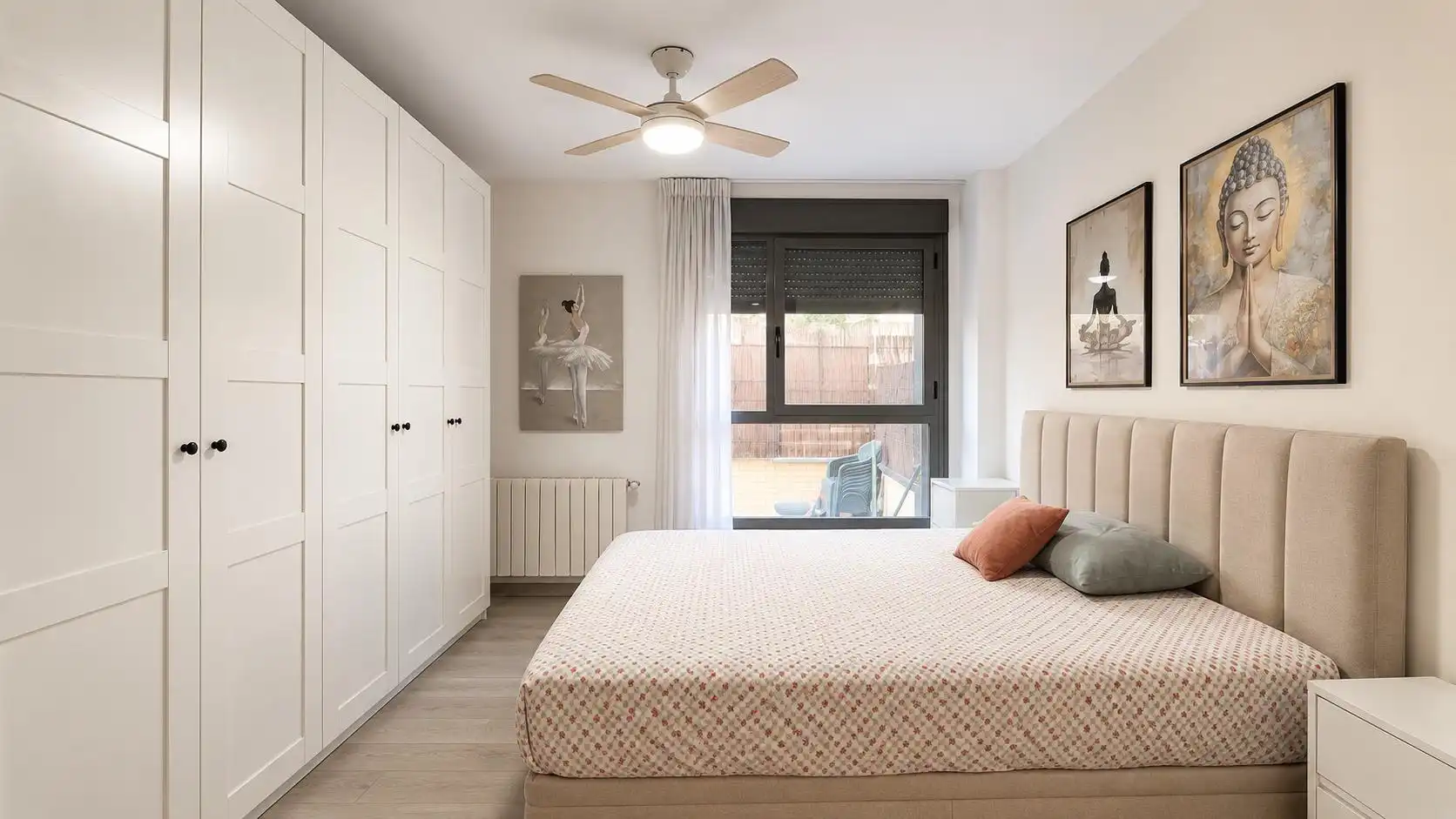 Habitación de Planta baja en venta en Paterna con Aire acondicionado, Calefacción y Jardín privado