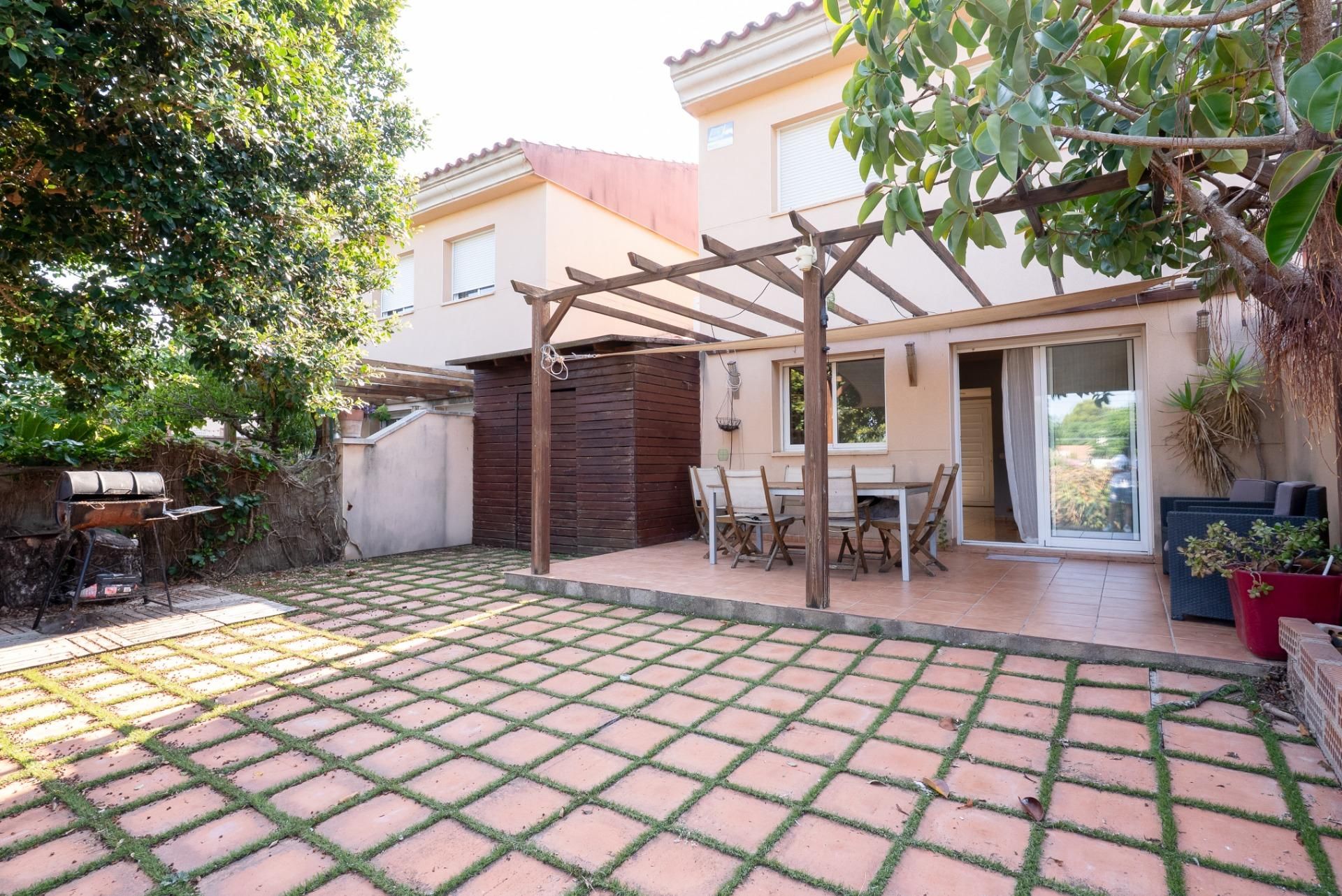 Terrassa de Casa adosada en venda en Mont-roig del Camp amb Jardí privat