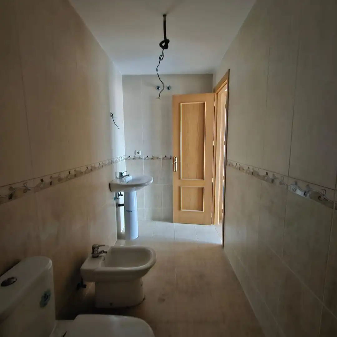 Baño de Piso en venta en Torrijos con Calefacción, Terraza y Trastero
