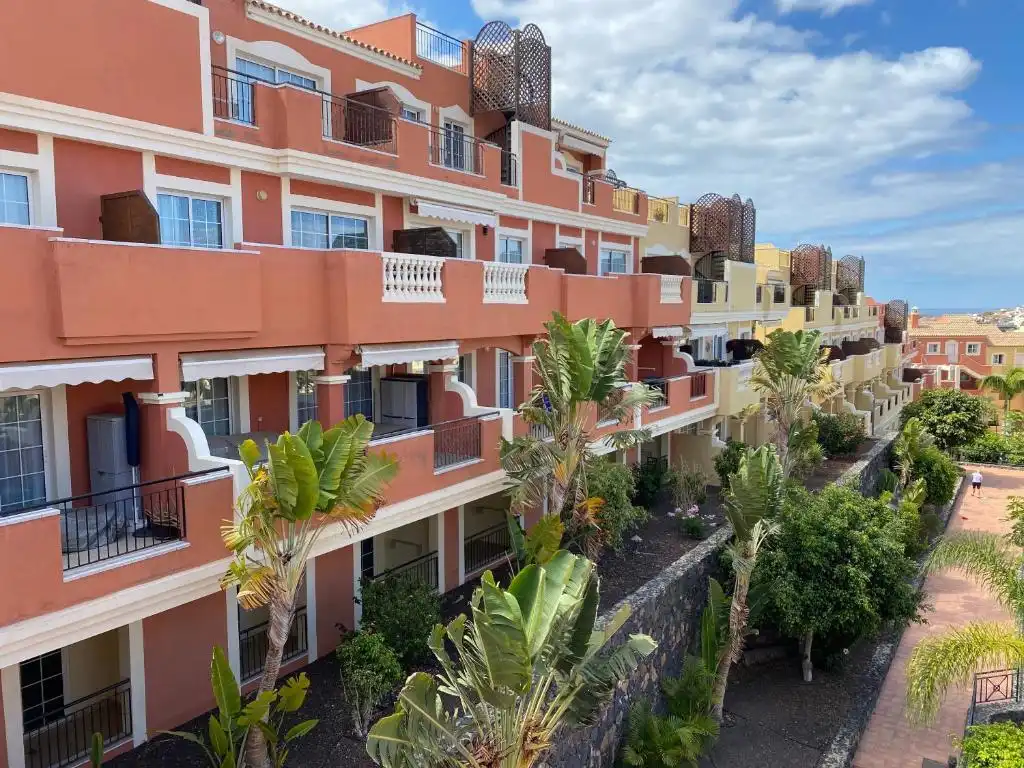 Außenansicht von Maisonette zum Verkauf in Arona mit Terrasse, Schwimmbad und Möbliert