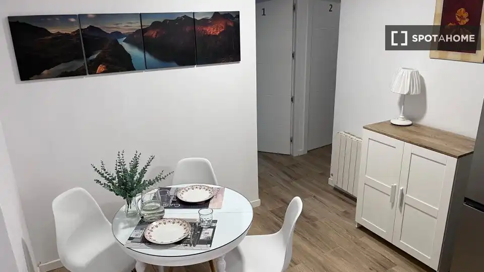 Comedor de Piso de alquiler en Alcalá de Henares con Aire acondicionado, Calefacción y Amueblado