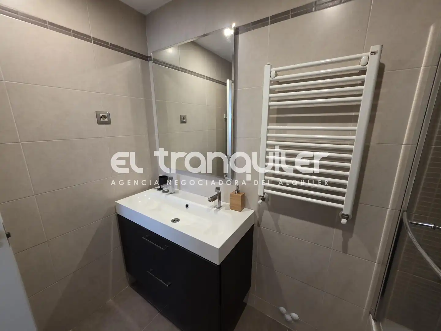 Bathroom of Flat for rent in Madrid  with Air Conditioner, Parquet flooring and Storage room