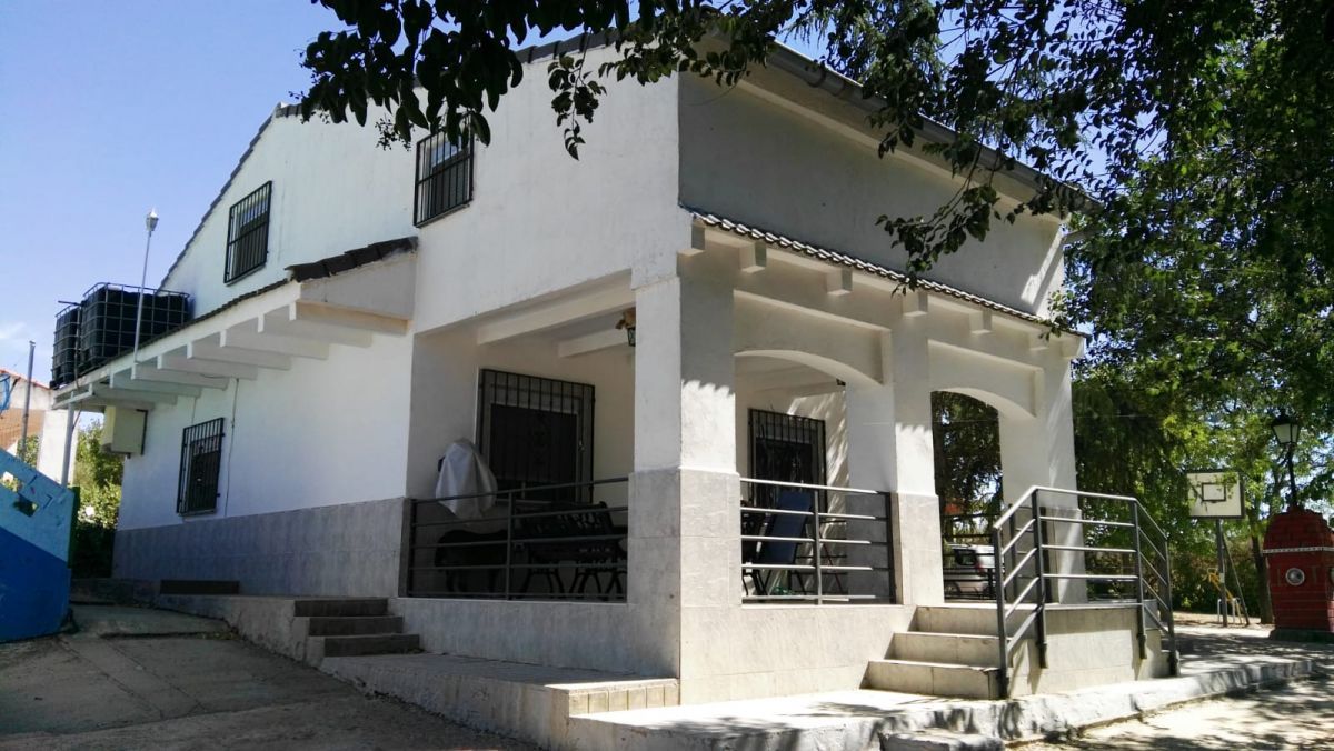 Vista exterior de Casa o xalet en venda en Ciudad Real Capital amb Terrassa i Traster
