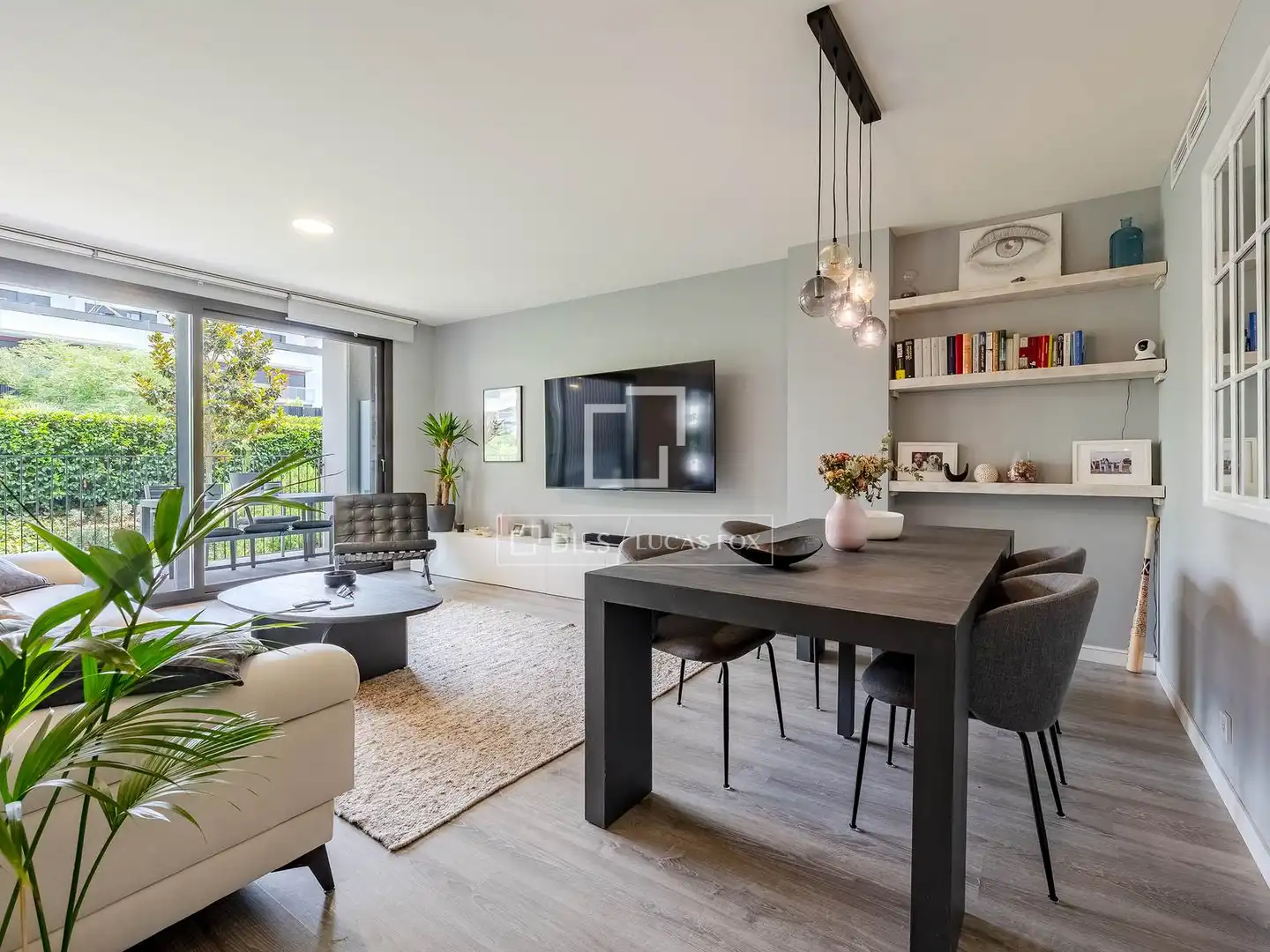 Sala d'estar de Pis en venda en Sant Just Desvern amb Aire condicionat, Jardí privat i Parquet