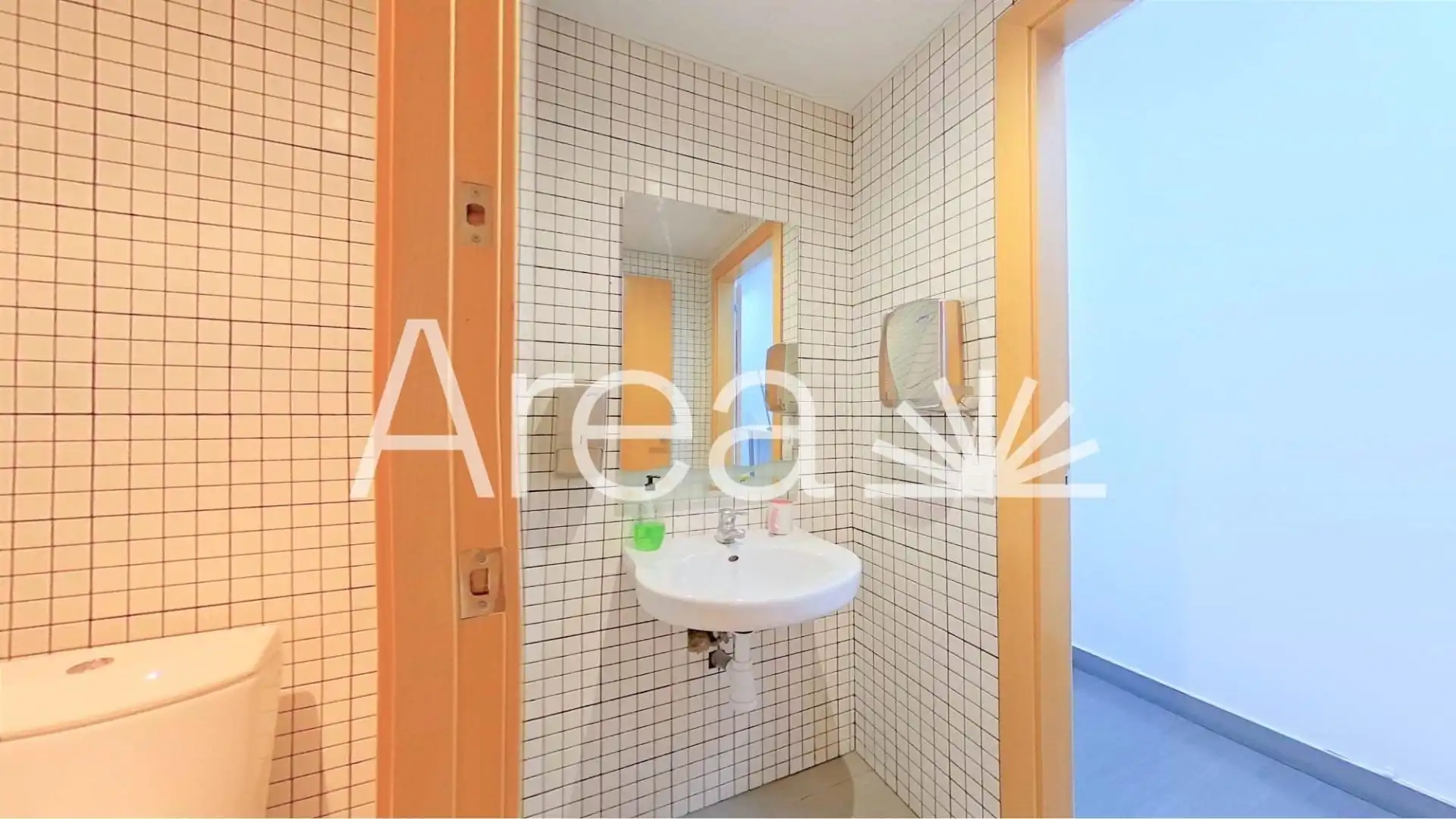 Bathroom of Office for sale in Mataró  with Air Conditioner and Heating