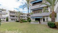 Vista exterior de Planta baixa en venda en Estepona amb Jardí privat, Terrassa i Piscina comunitària