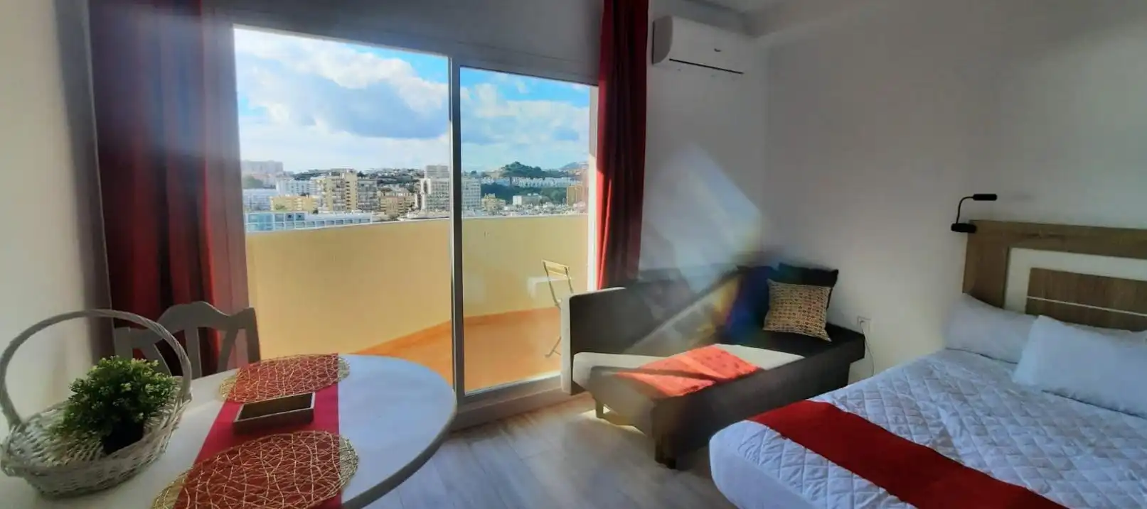 Habitación de Estudio en venta en Benalmádena con Aire acondicionado, Terraza y Amueblado