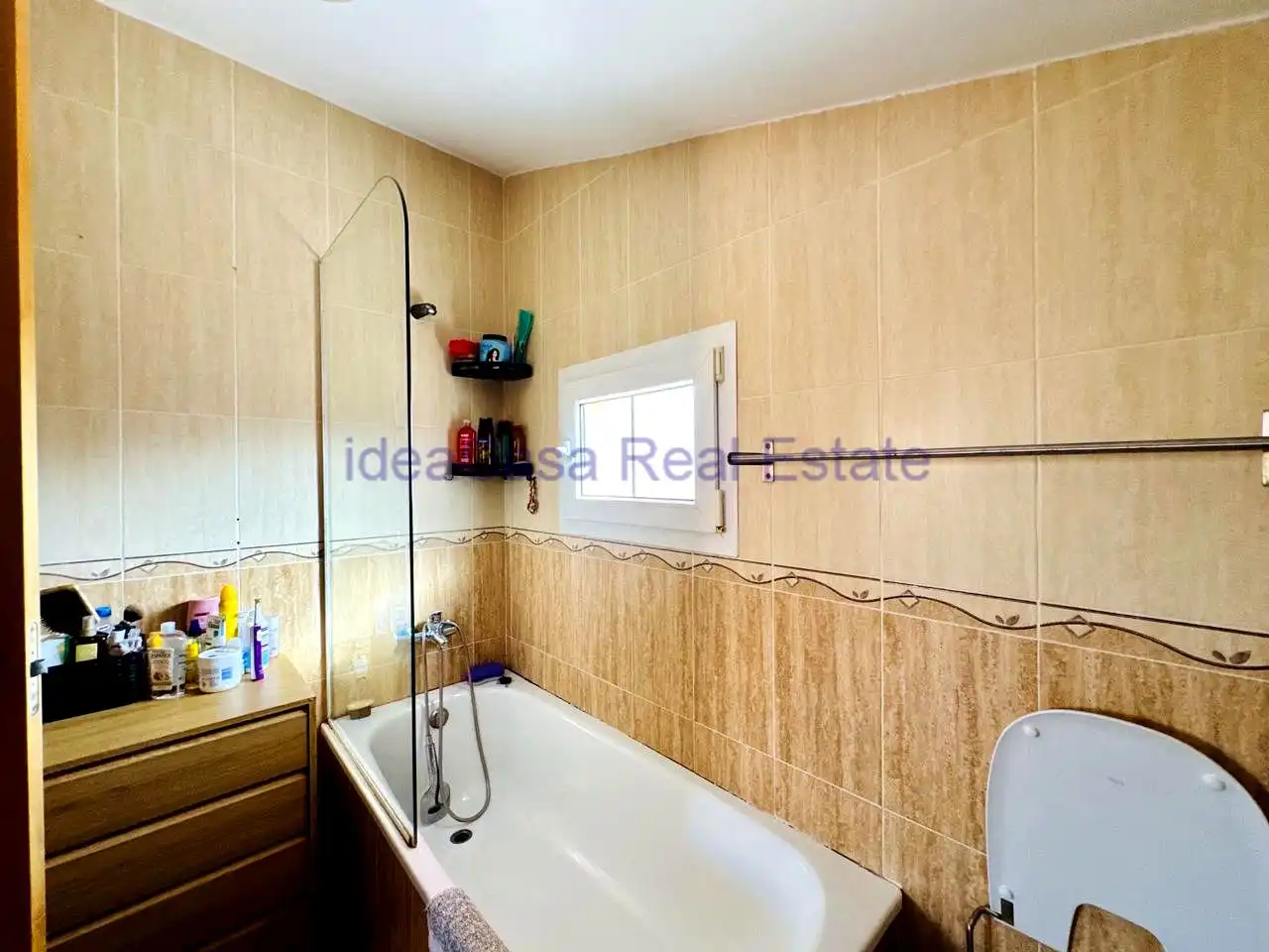 Badezimmer von Haus oder Chalet zum Verkauf in Benalmádena mit Klimaanlage, Privatgarten und Terrasse