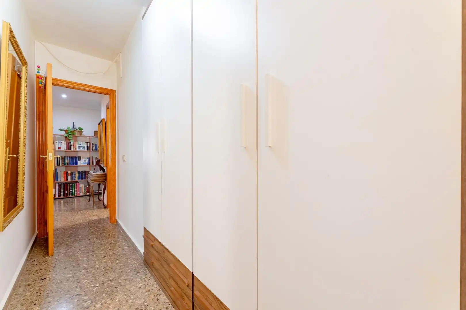 Flat for sale in La Pobla de Vallbona  with Balcony