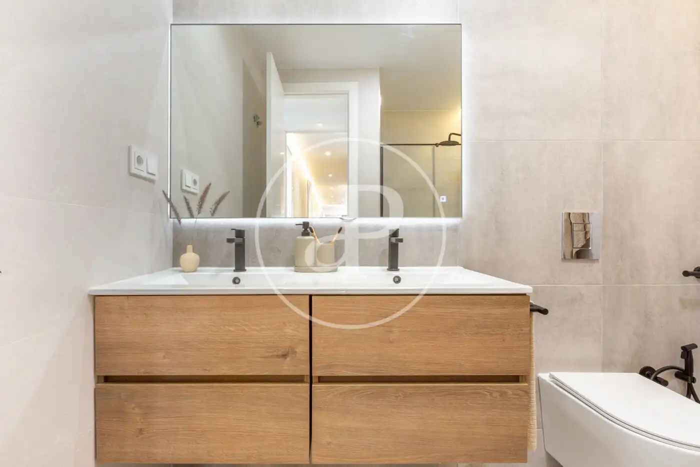 Baño de Piso en venta en Valencia con Aire acondicionado, Calefacción y Amueblado