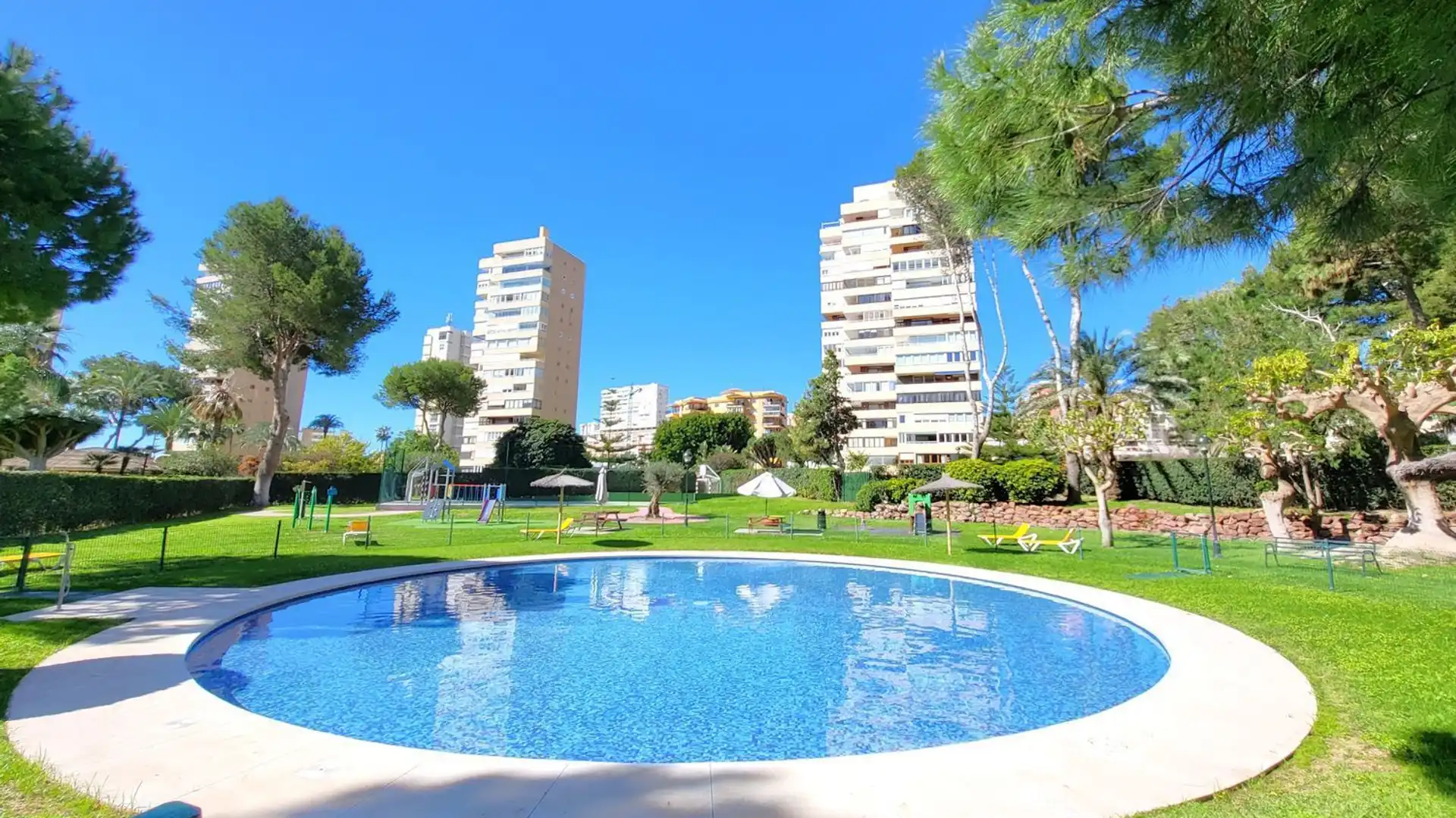 Jardín de Piso en venta en Torremolinos con Aire acondicionado, Jardín privado y Terraza