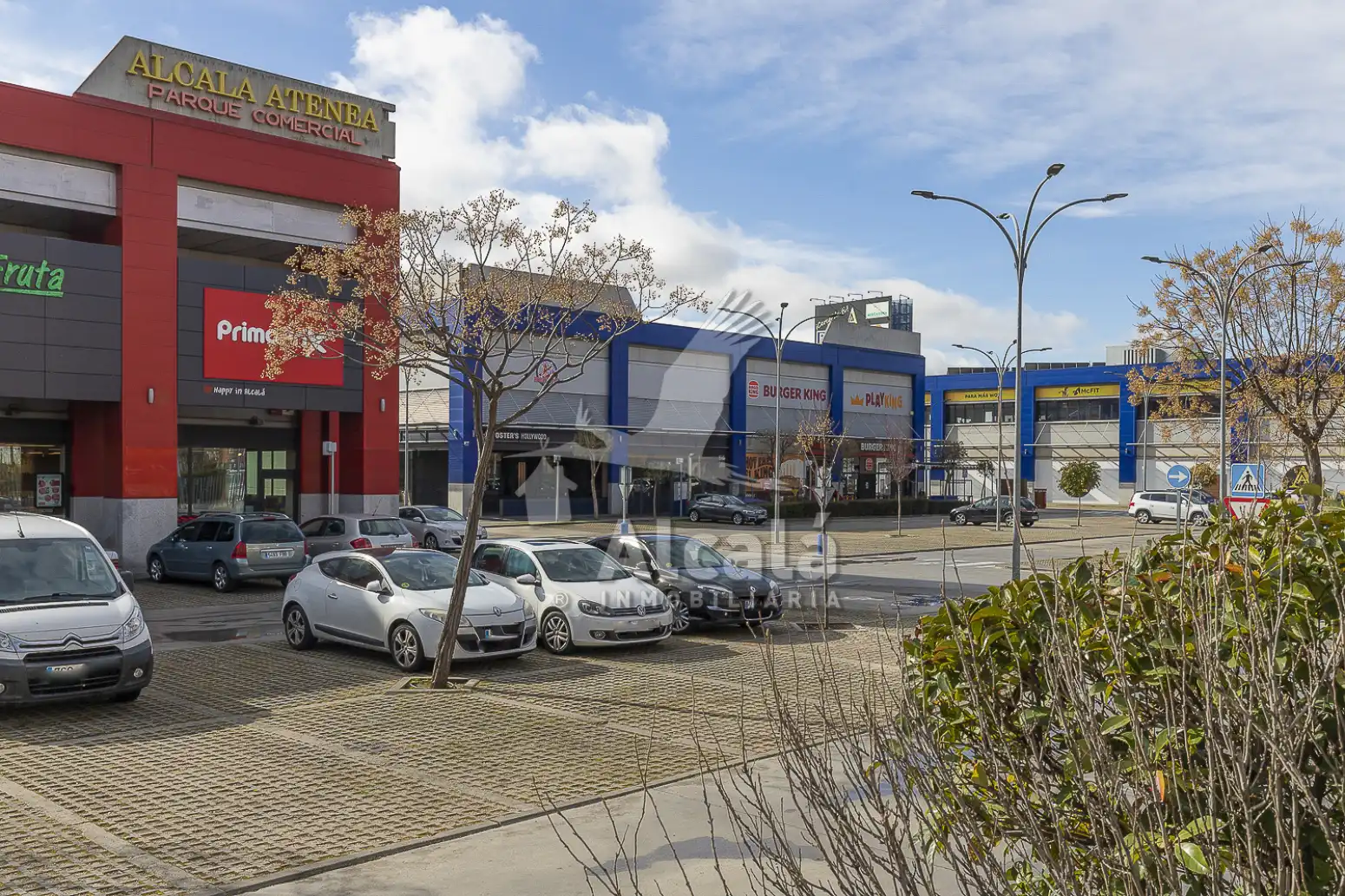 Vista exterior de Local en venta en Alcalá de Henares