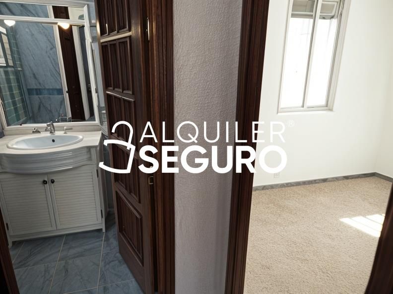 Piso de alquiler en  Sevilla Capital con Aire acondicionado