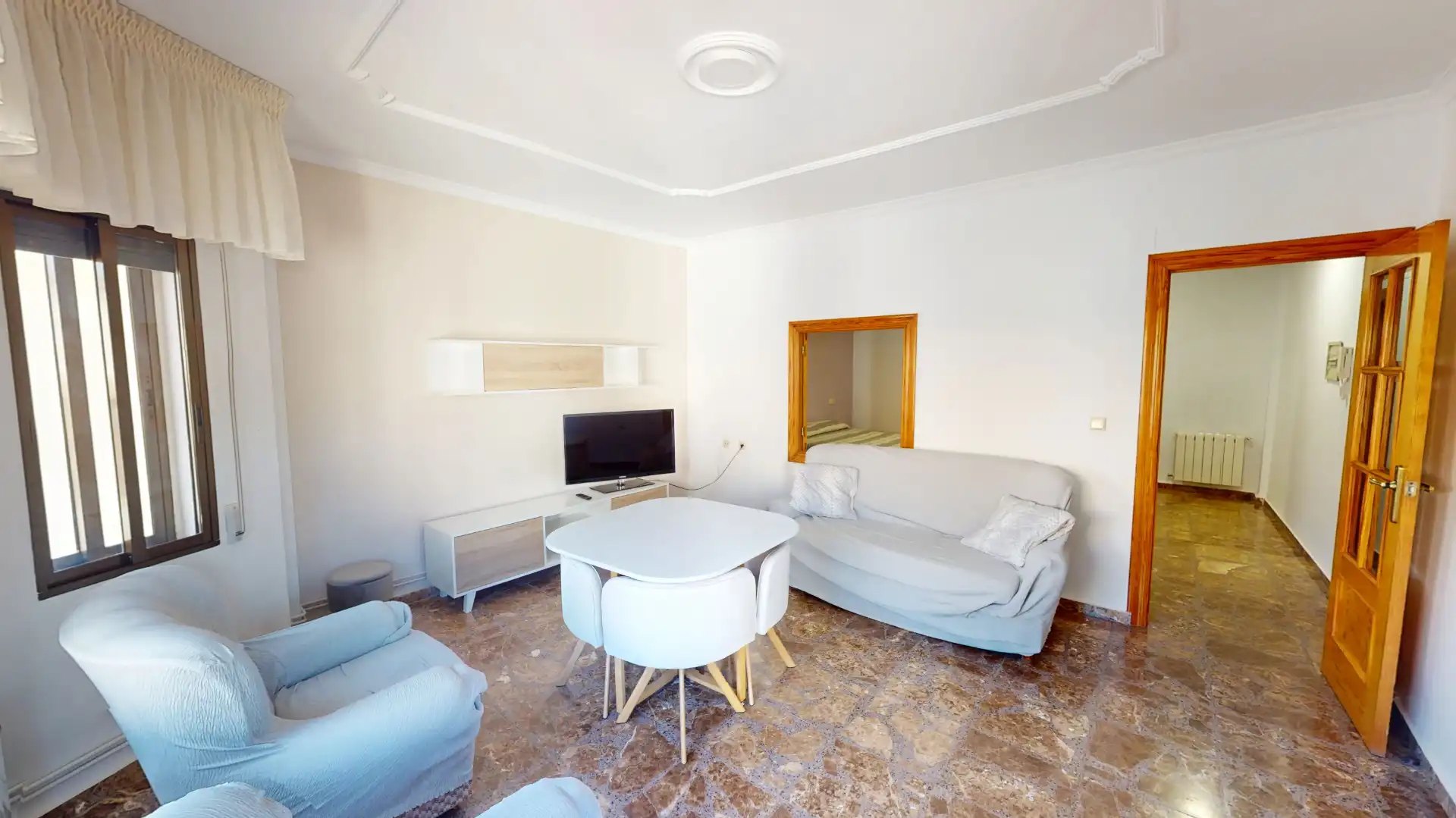 Sala d'estar de Pis en venda en Tarazona de la Mancha amb Moblat, Forn i Microones