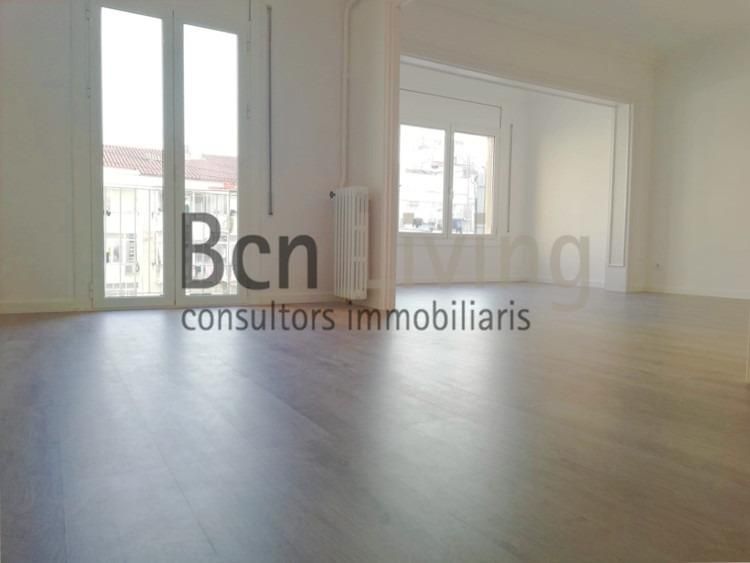 Bedroom of Flat for sale in  Barcelona Capital  with Air Conditioner, Heating and Balcony