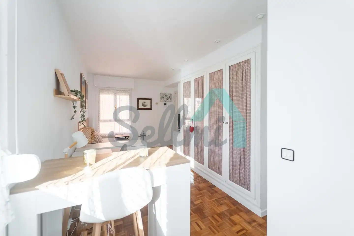Schlafzimmer von Wohnung zur Miete in Oviedo  mit Heizung, Parkett und Möbliert