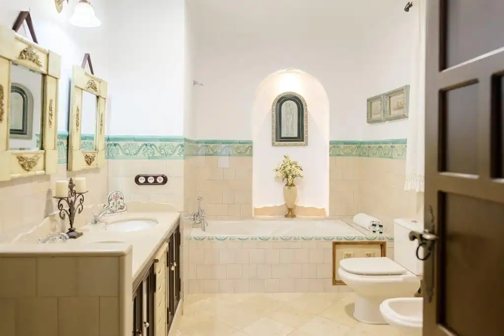 Bathroom of Houses for sale in Sevilla  with Air Conditioner, Private garden and Terrace