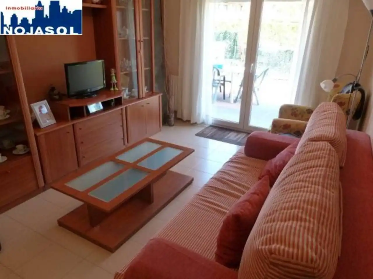 Sala d'estar de Apartament de lloguer en Arnuero amb Calefacció, Jardí privat i Terrassa