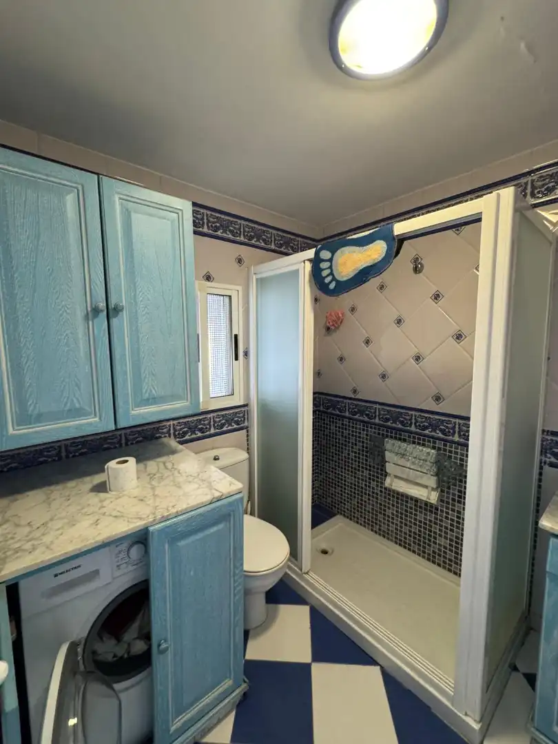 Bathroom of Houses for sale in Monterrubio de la Serena  with Air Conditioner, Parquet flooring and Storage room