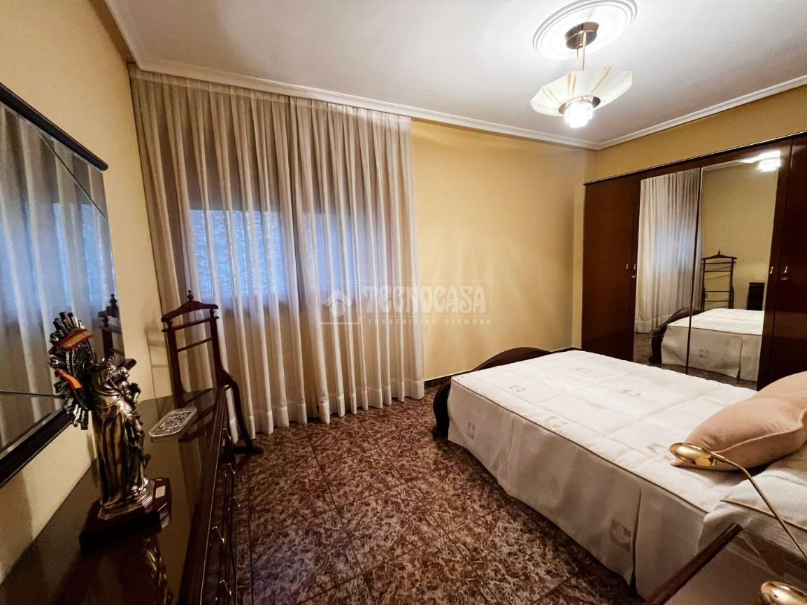 Dormitori de Casa adosada en venda en Mallén amb Calefacció i Jardí privat