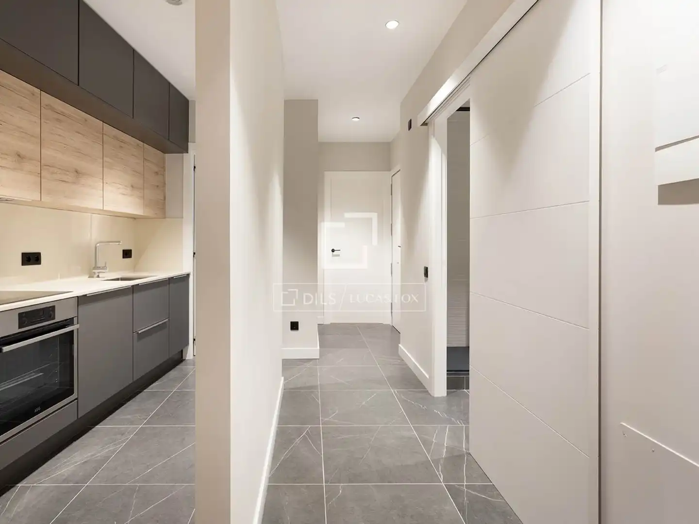 Flat for sale in Barcelona  with Air Conditioner, Heating and Parquet flooring