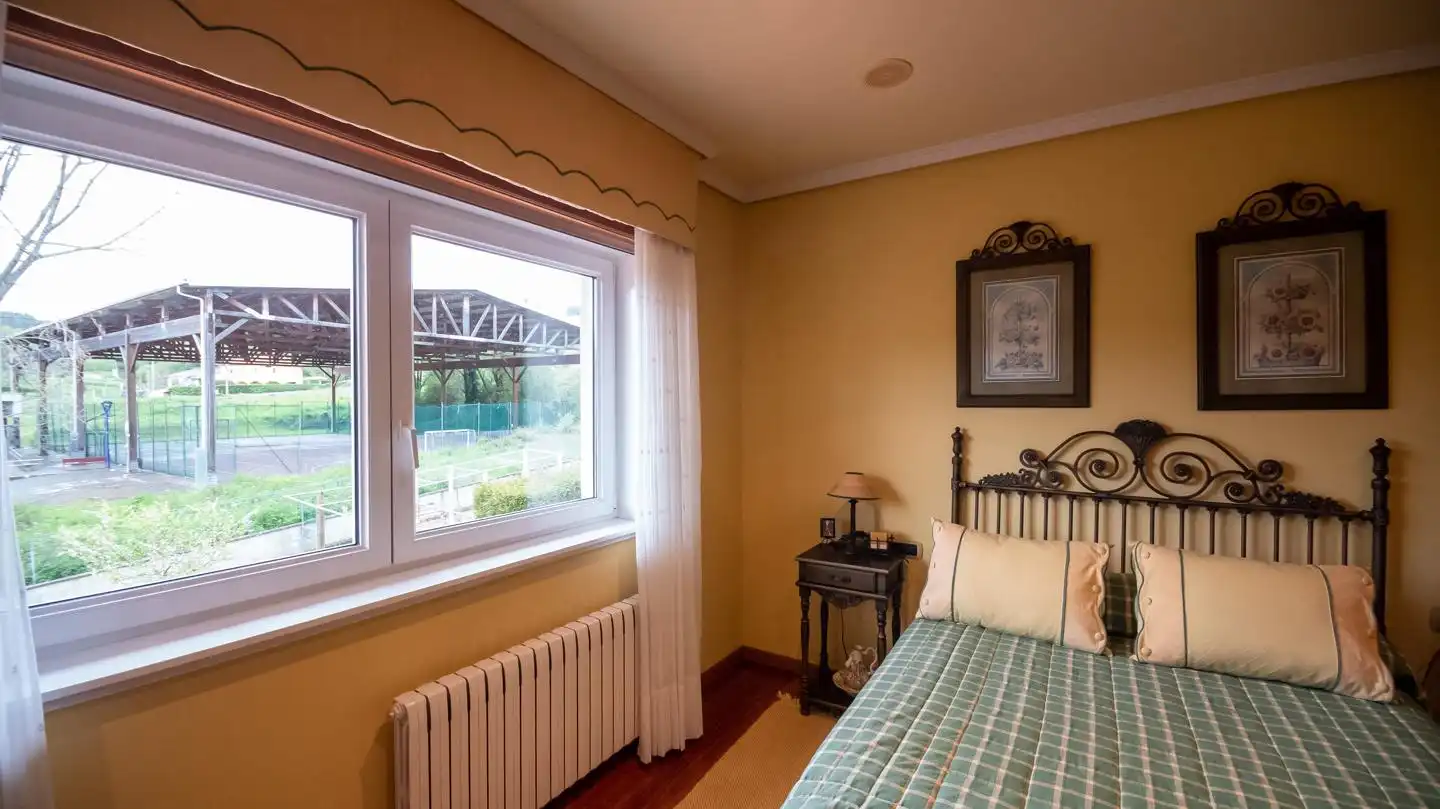 Dormitori de Casa o xalet en venda en Culleredo amb Jardí privat, Terrassa i Traster