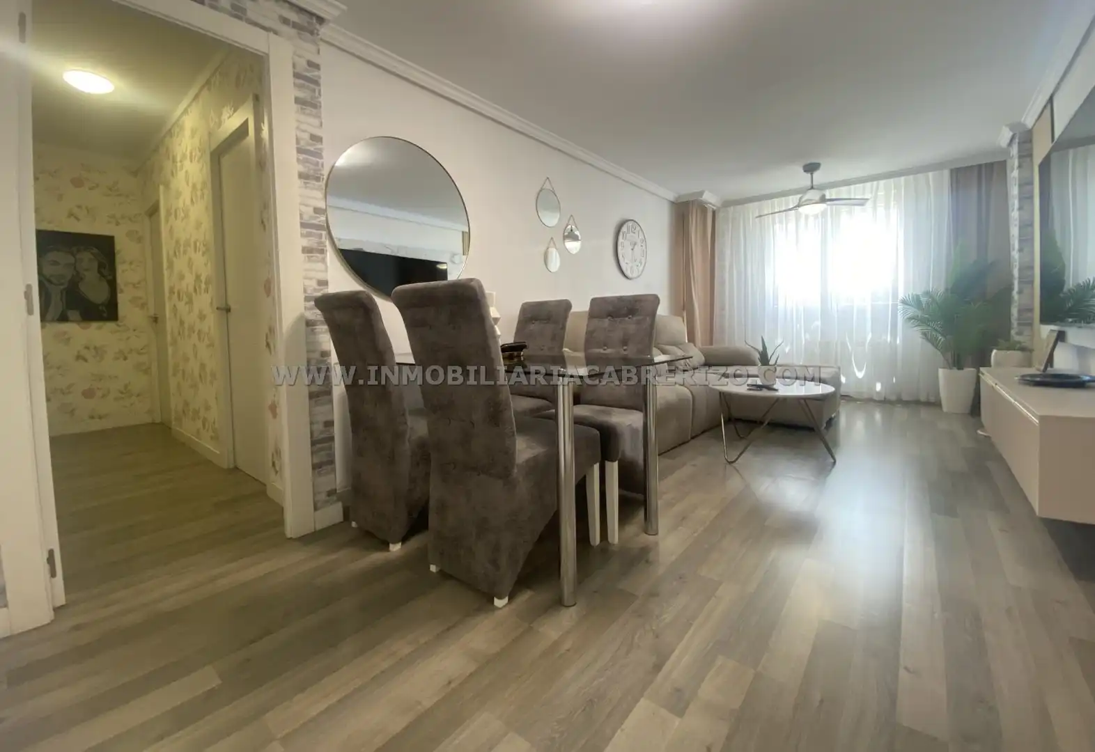 Sala de estar de Piso en venta en  Pamplona / Iruña con Calefacción, Parquet y Amueblado