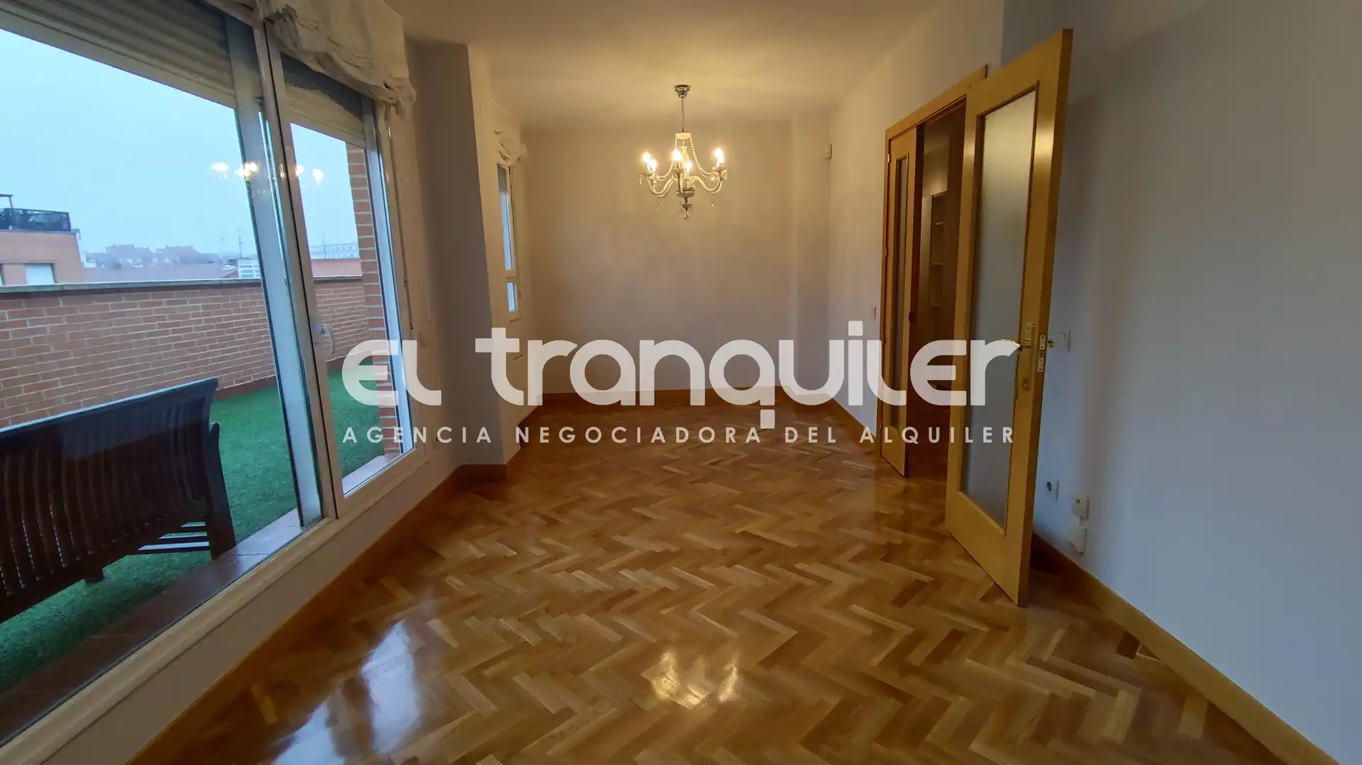 Sala d'estar de Àtic de lloguer en Madrid amb Aire condicionat, Parquet i Terrassa