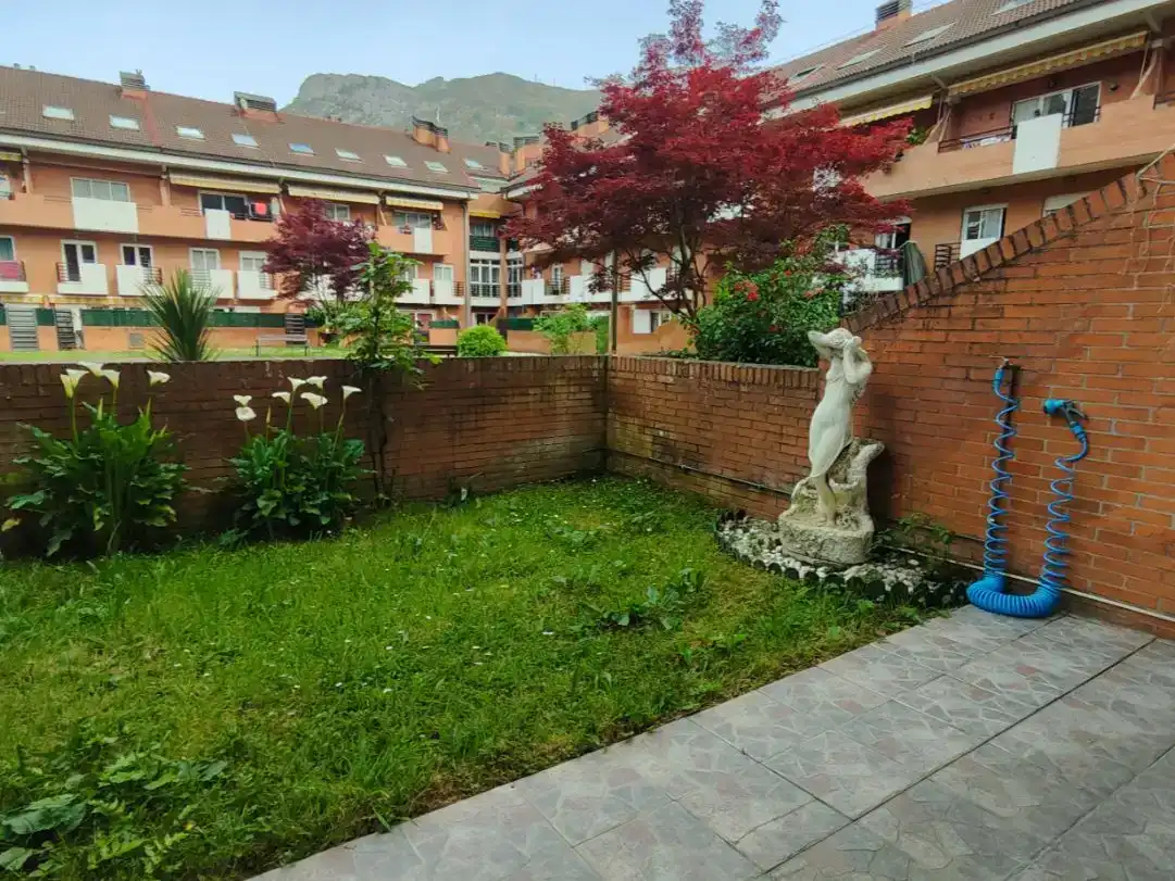 Jardí de Dúplex en venda en Morcín amb Jardí privat, Parquet i Traster