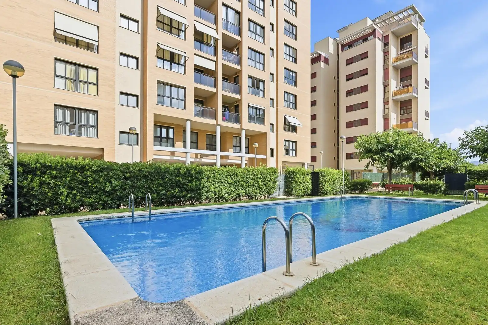 Piscina de Pis en venda en Castellón de la Plana / Castelló de la Plana amb Aire condicionat, Jardí privat i Balcó