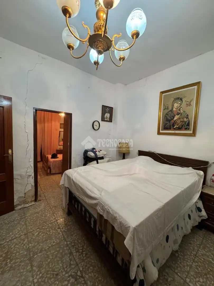 Casa aparellada amb terrassa en venda a Lupión, imagen 10