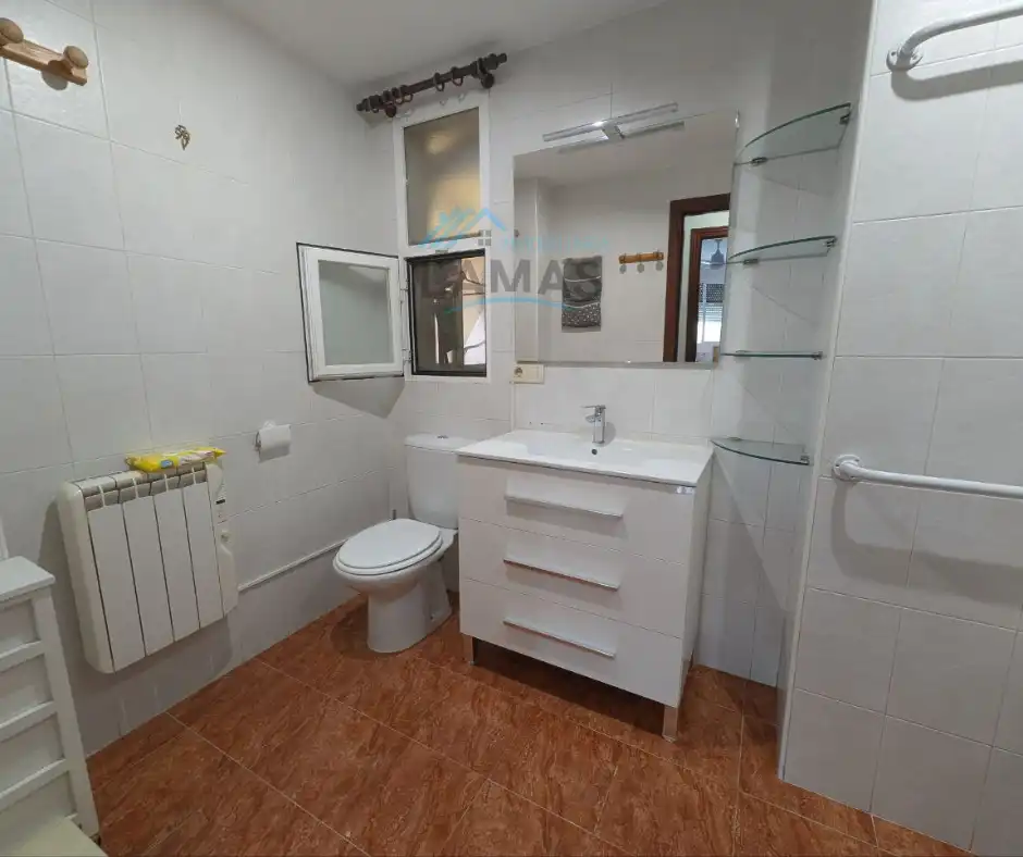 Baño de Piso en venta en Navalmoral de la Mata con Aire acondicionado, Calefacción y Terraza
