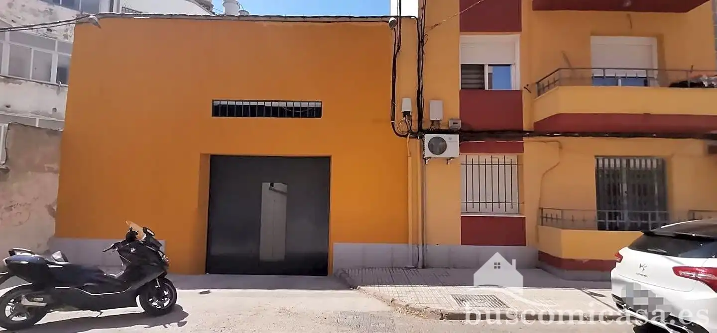 Außenansicht von Garage zur Miete in Linares
