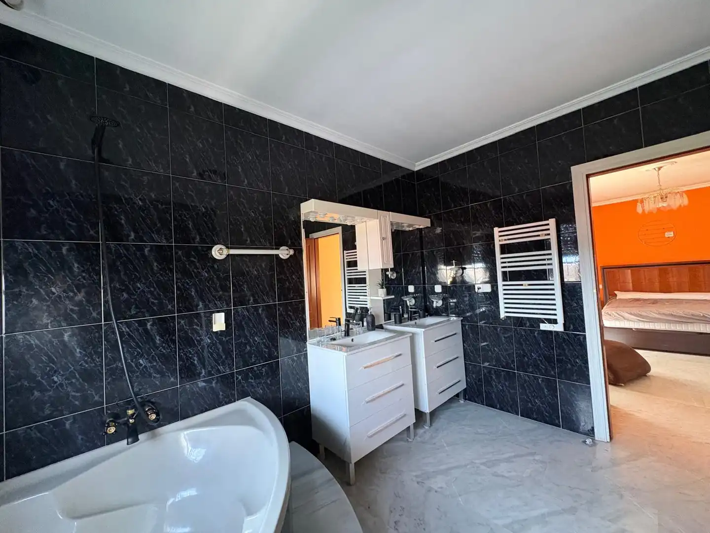 Bathroom of Houses for sale in Algeciras  with Air Conditioner, Private garden and Terrace