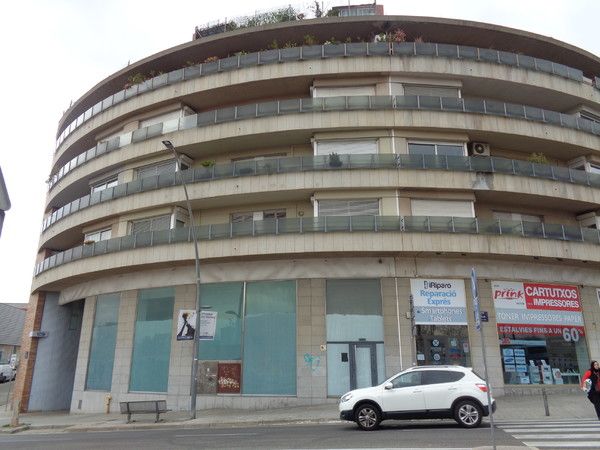 Vista exterior de Local de lloguer en Terrassa