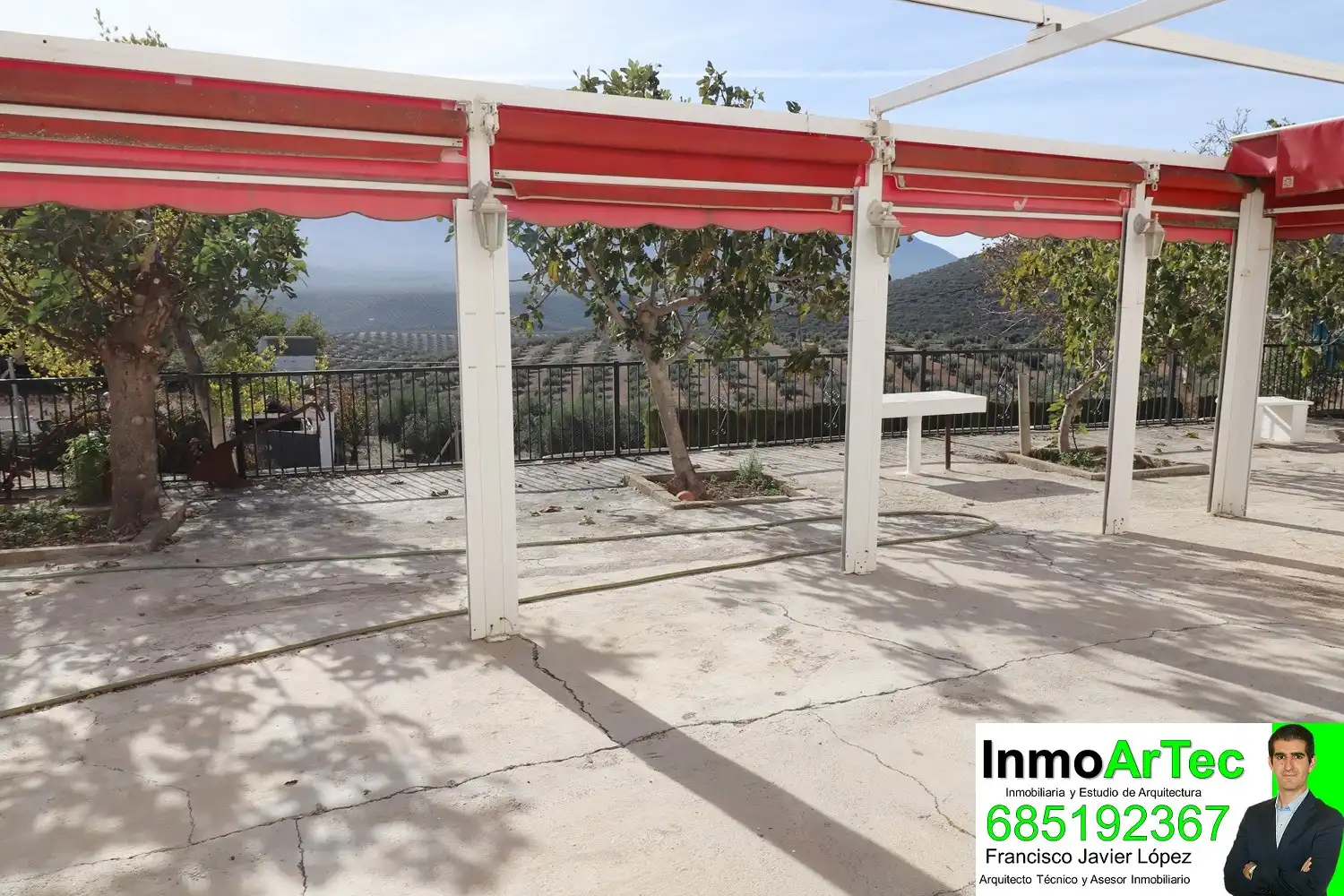 Terrassa de Finca rústica en venda en Iznalloz amb Jardí privat, Terrassa i Piscina